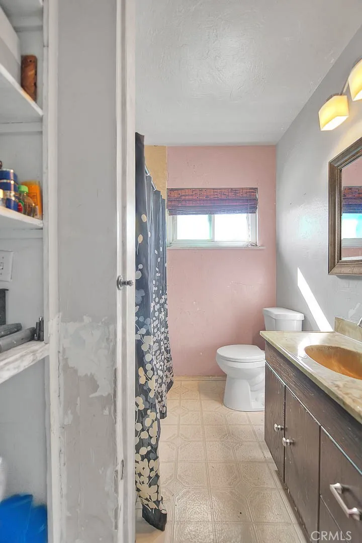 909 W Flora Street, Ontario, California 91762 home-pic-35